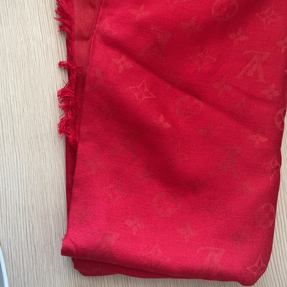 Louis Vuitton scarf - Picture 2 of 4